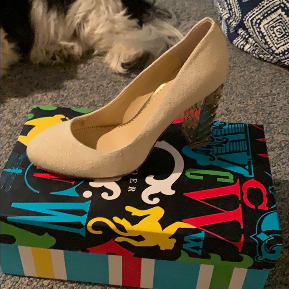 C Wonder Honeycomb heeled pump.